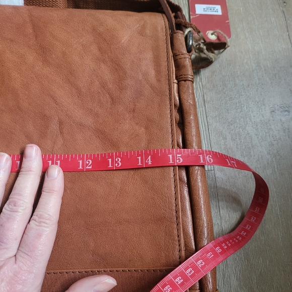 Spikes and Sparrow Noah 100% Leather Flap Shoulder Crossbody Bag - Picture 6 of 11